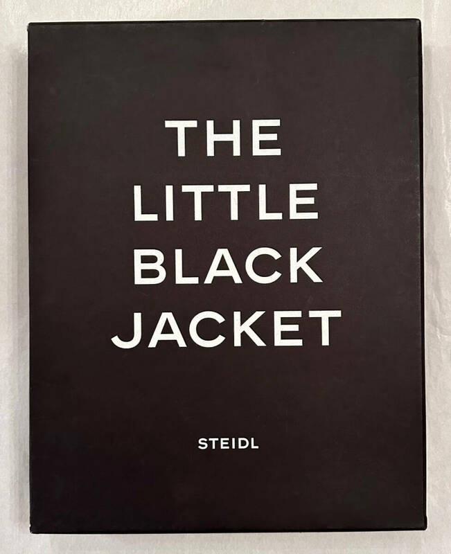■2012年 極美品 THE LITTLE BLACK JACKET : CHANEL'S CLASSIC REVISITED by Karl Lagerfeld and Carine Roitfeld - Slipcase Edition
