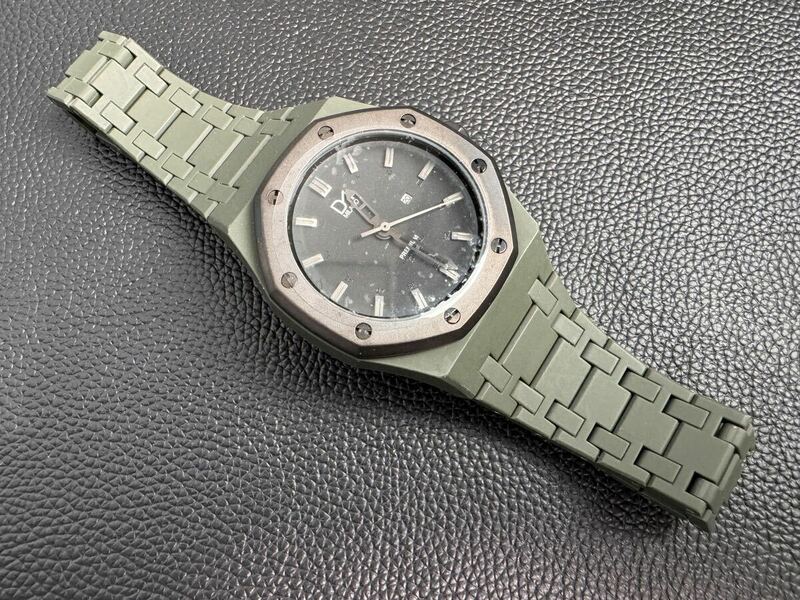 【未使用】初期型 D1ミラノ クォーツ イタリア D1MILANOグリーン ロイヤルオーク デザイン稼働品 腕時計
