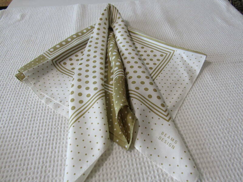 12　ビームス　スカーフ　シルク　絹　日本製　約64Ｘ64㎝　ドット柄　未使用　定形外郵便の送料94円