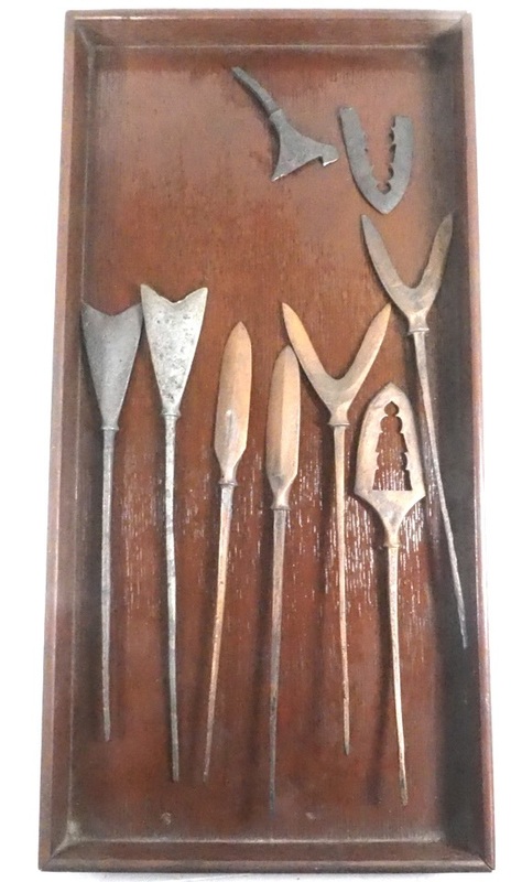 江戸期ビンテージ 時代物 鏃 矢の根 矢尻 矢先 8個セット 磁石につかない金属製 武具 木製ケース付 SMN604