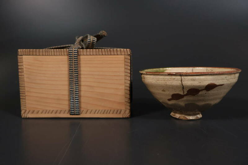 【和】(9100)　時代古作　江戸　古美濃　織部茶碗　茶道具　保管箱有