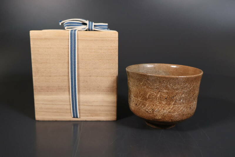 【和】(9311)　時代古作　古唐津　花三島象嵌茶碗　保管箱有　李朝　高麗