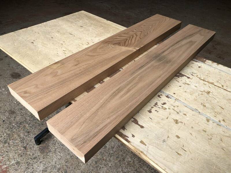 送料無料！【S998I】胡桃 893×140～157×38㎜ クルミ 2枚セット 棚板 板材 乾燥材 木工 DIY 材木 天然木 無垢材《銘木すずめや》