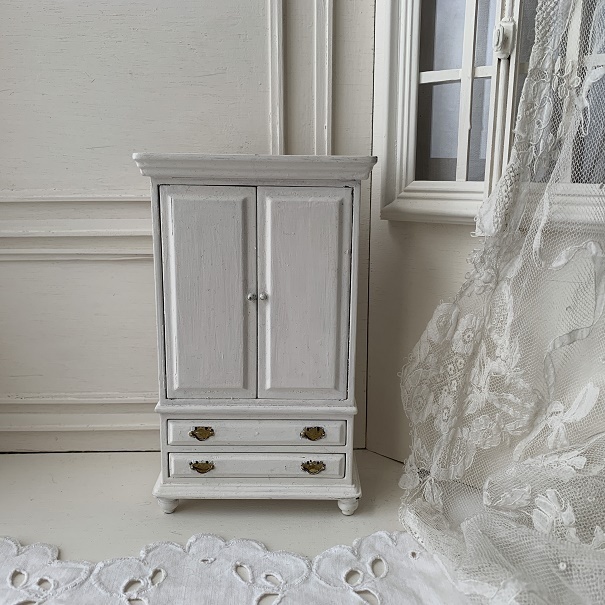 ミニチュア　家具　ドールハウス　人形　ドール　引き出し　ワードローブ　木製　白ホワイト　ヴィンテージ