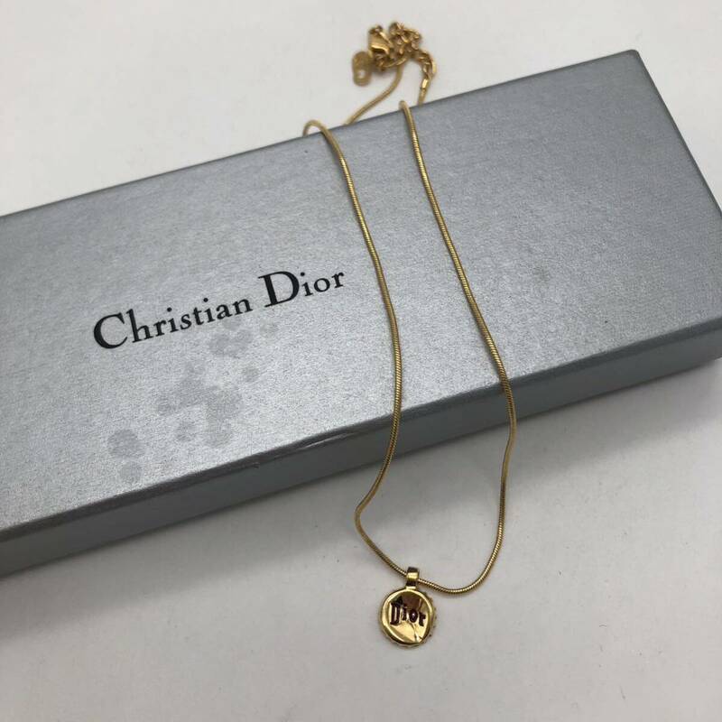 Christian Dior クリスチャン ディオール ネックレス ゴールド 瓶蓋モチーフ ロゴ アクセサリー P1403