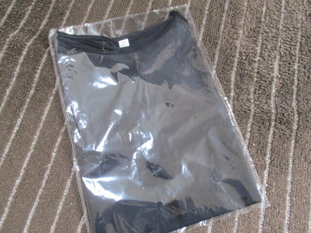 新入荷　未使用　サテンシルク100%　キャミソールのシャツのみ　ＸＬサイズ（日本ＭＬ）　黒色系
