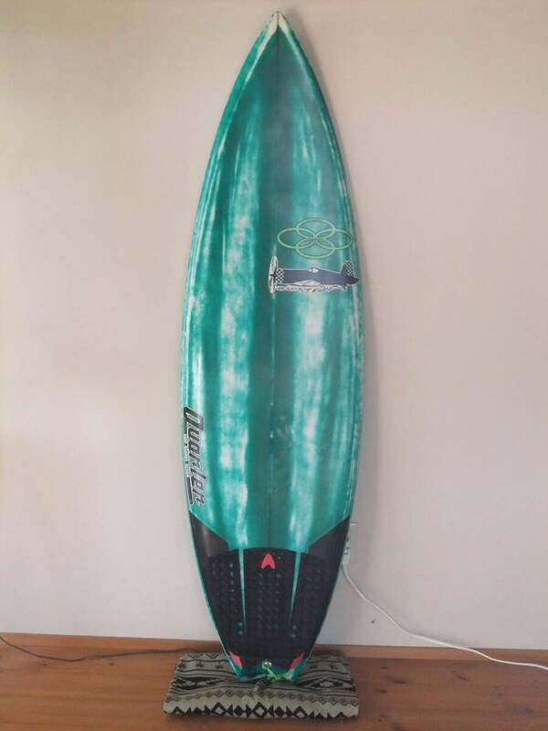 美品 クォーター サーフボード quarter surf board 5.8 ブラシ 日本製 千葉 トライフィン futures fin フィッシュ スワロー　テイル