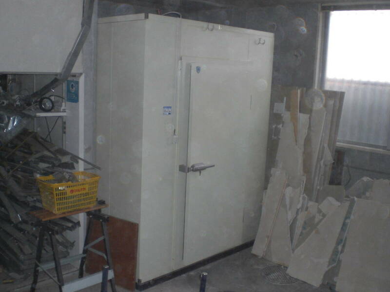 引取り限定中古プレパブ冷凍庫冷凍機無し　大和DP410D-22