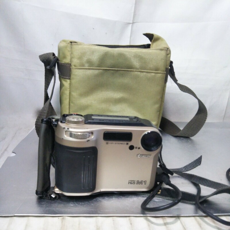 送料無料(4Ｍ854)KYOCERA 京セラ Hi-8 M1 KX-M1　デジタルカメラ　充電台、電源コード