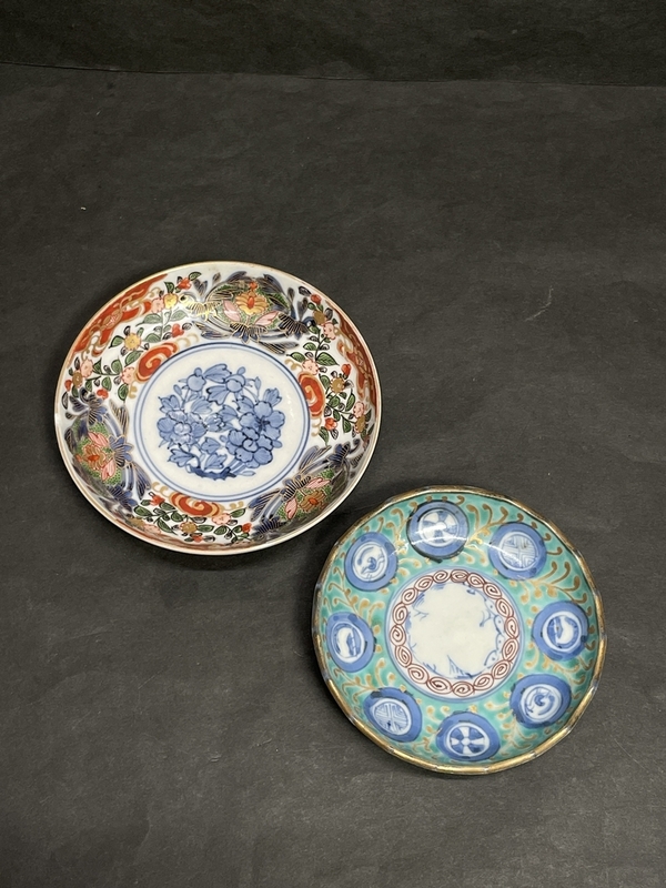 ● コレクター必見 大明成化年製 含む 銘々皿 二客 赤絵 染付 金彩 中国古玩 陶器製 古い 皿 骨董 古物 ma445