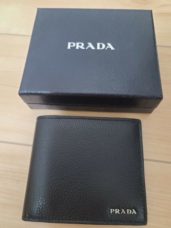 新品　プラダ 財布 PRADA メンズ 二つ折り 札入れ　小銭入れ　ブラック本革 ウォレット