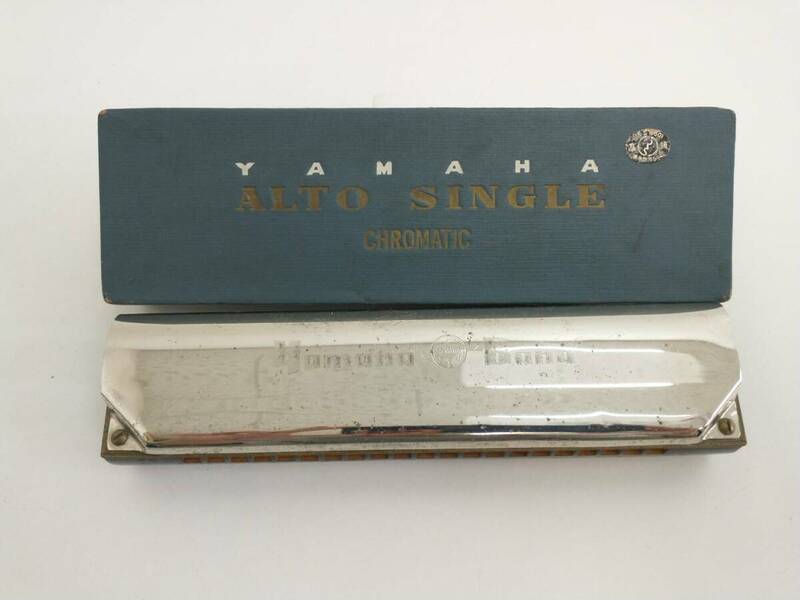 L240423 YAMAHA ハーモニカ ALTO SINGLE CHROMATIC 箱入り 楽器 ビンテージ アルト シングル 日本楽器 音階配列表付き 長さ約18センチ 銀色