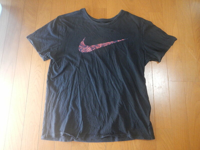 ナイキ　半袖Tシャツ　ブラック×赤ロゴ　Ｌサイズ　NIKE　スポーツ