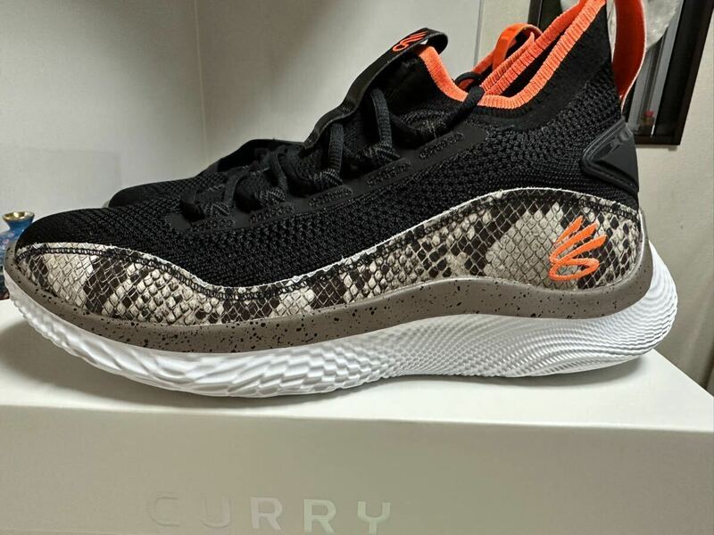 ●新品●アンダーアーマー UNDER ARMOUR CURRY8 カリー8ランニングシューズ スニーカー 29cm