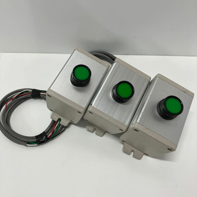 メーカー不明　スイッチボックス　アルミ　緑ボタン　機械　部品　3個まとめ売り　A-488