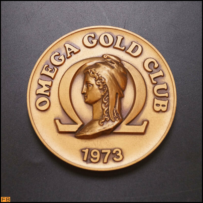 yh58-非売品 OMEGA オメガ プレート 350g GOLD CLUB メダル型 飾り台 卓上 販促用 店頭ディスプレイ ペーパーウェイト