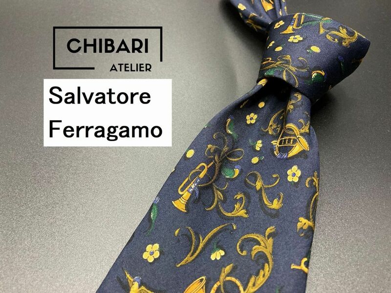Salvatore Ferragamo　フェラガモ　楽器柄　ネクタイ　3本以上送料無料　ネイビー　0501225
