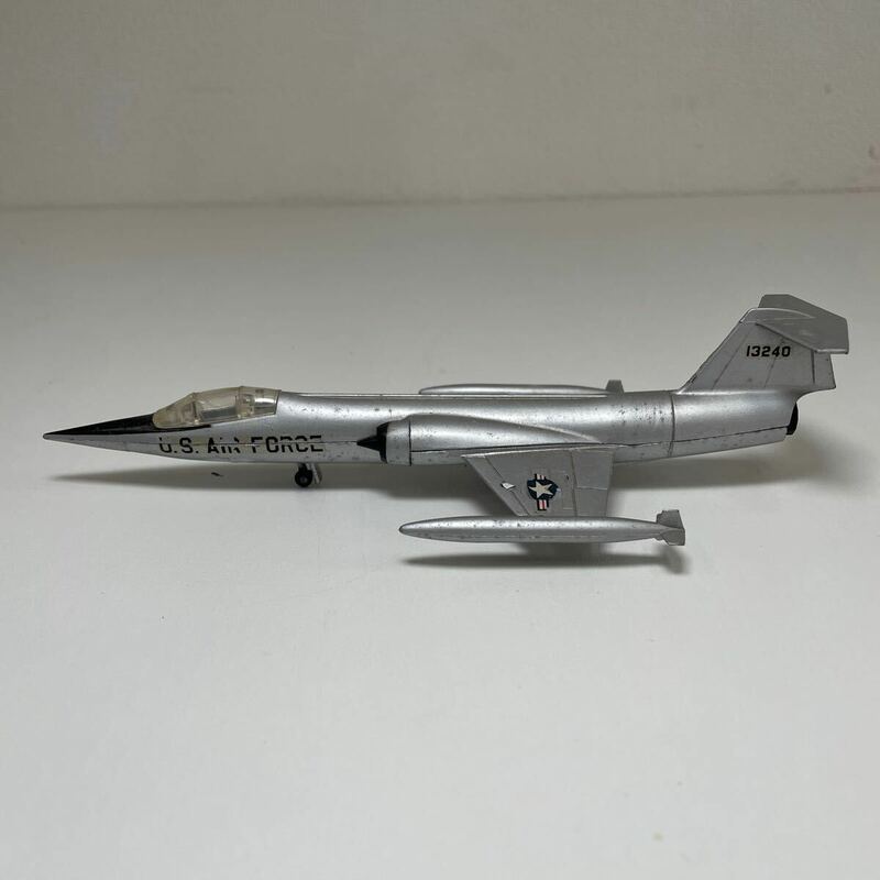 G◎ アメリカ空軍 ロッキード F-104C スターファイター プラモデル キズ汚れ有り シールが劣化しポロポロ剥がれます 現状品