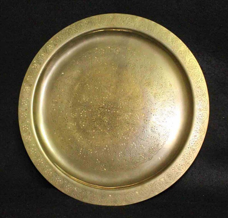 金属工芸◆飾皿　お盆　植物文◆中東　アラブ　黄銅　真鍮製