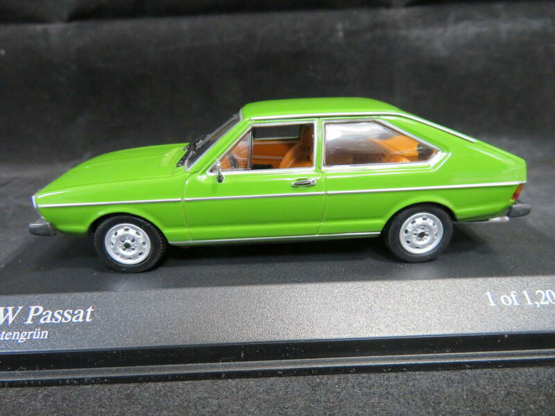 1/43　VW　パサート　1975　グリーン