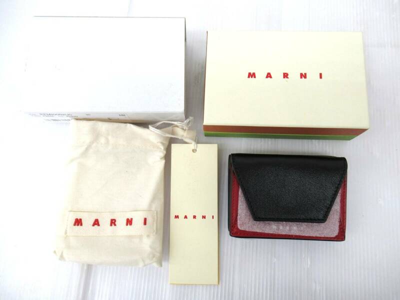 未使用 マルニ 三つ折り財布 ミニ財布 ブラック レッド MARNI PFMI0052U0 P2644 Z590N