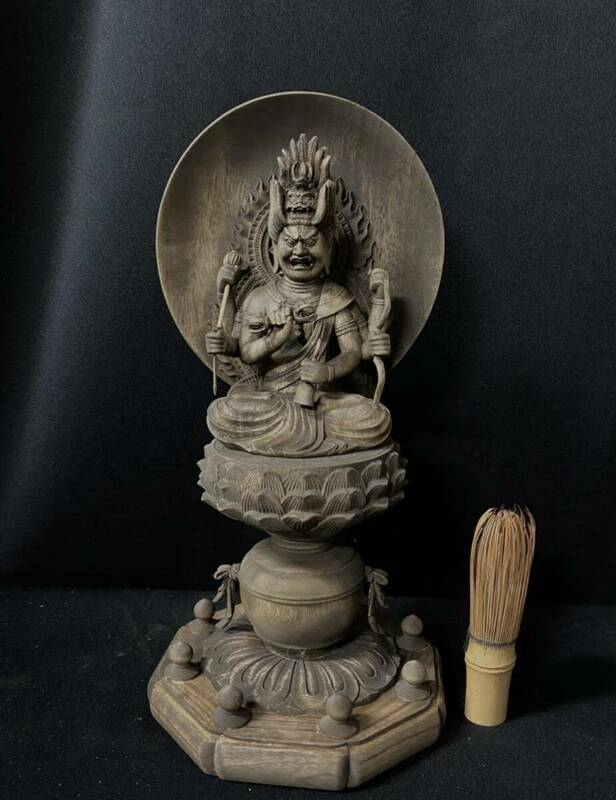 井波彫刻　極上彫　仏教工芸品　香樟材　古美術　時代美術　木彫仏教　精密彫刻 仏師で仕上げ品　愛染明王座像