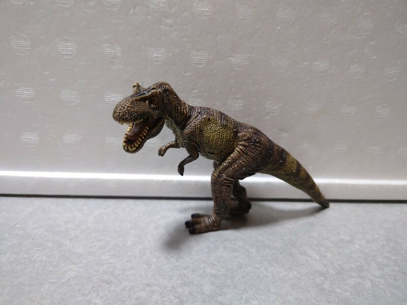 恐竜　フィギュア　ティラノサウルス