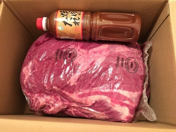 ★勝負価格★ 穀物牛肩ロース塊3kg＋牛カルビ1kg+焼き肉のタレ1kgで5kgセット！^_^/おすすめ。