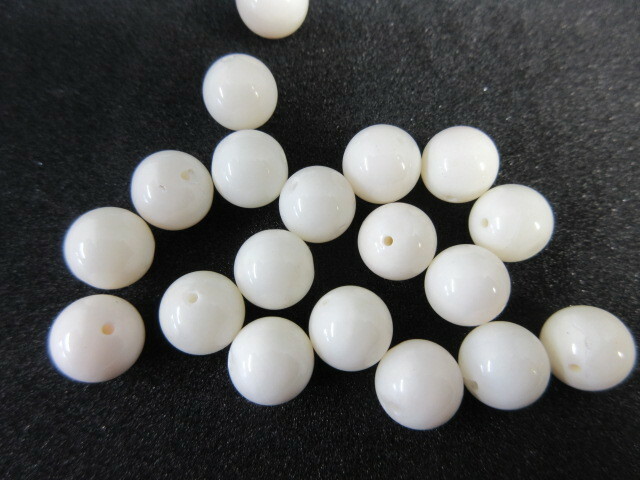 18★ 白 珊瑚 玉 珠 約8・5ｍｍ 20個 まとめて パーツ 数珠
