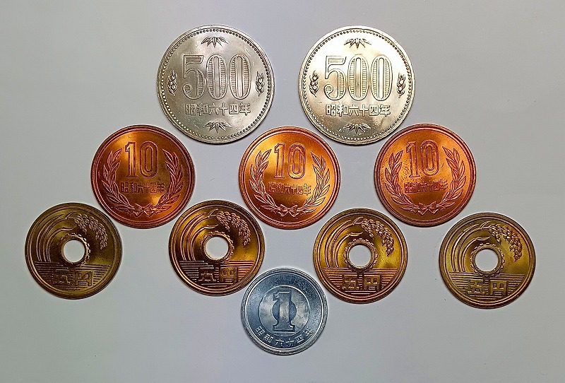 ■ 昭和最後64年硬貨 500×2・10×3・5×4・1×1 合計￥1,051 ■