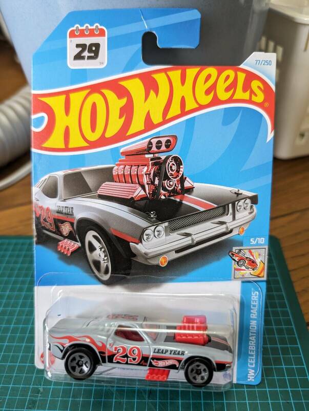 Hotwheels 「ROOGER DOOGER ロジャー・ダッジャー　うるう年」「HW CELEBRATON RACERS」