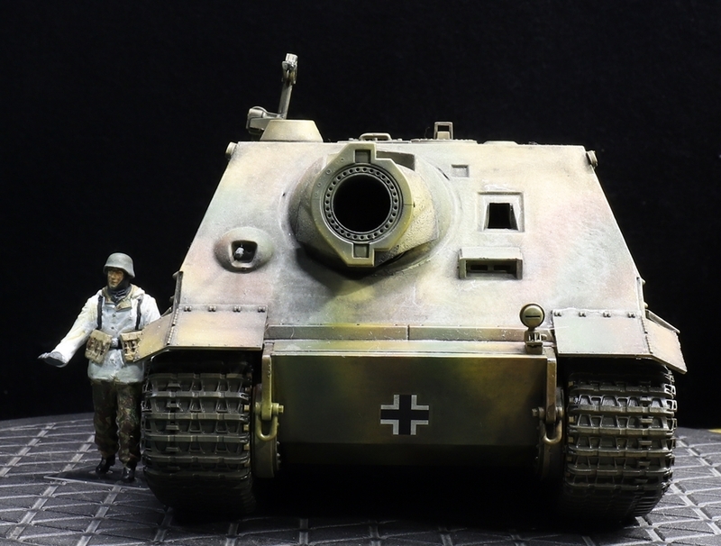 1/35 ドイツ軍 シュトルムタイガー1945オーデル戦線・本土防衛戦 233号車（歩兵フィギュア×1体セット） 制作完成品