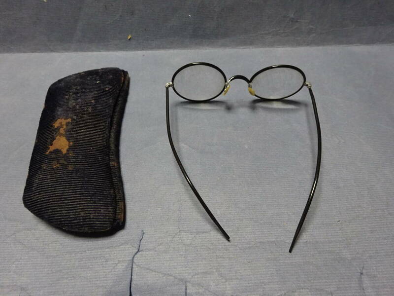 （8−８）古眼鏡 ご覧のような昔の眼鏡　丸眼鏡　レトロな めがね メガネです。ヴィンテージ