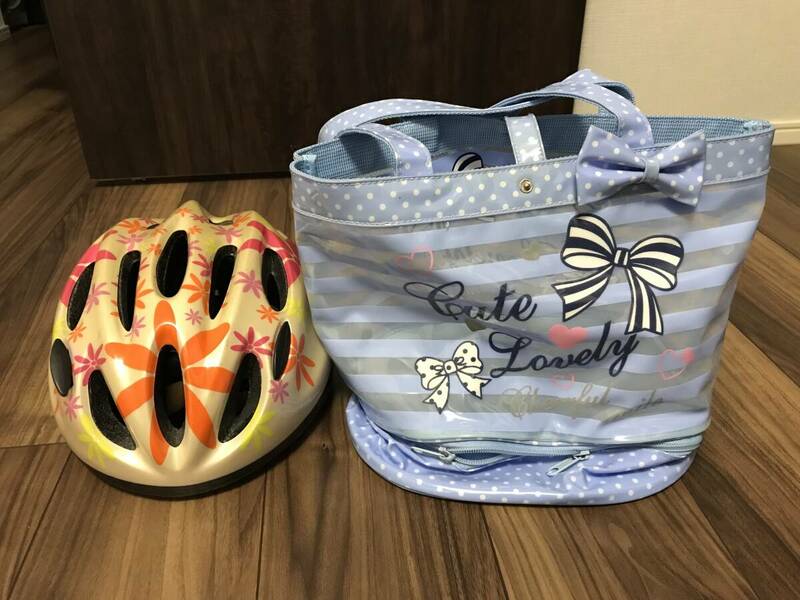 中古・小学生ヘルメットと水着バッグ