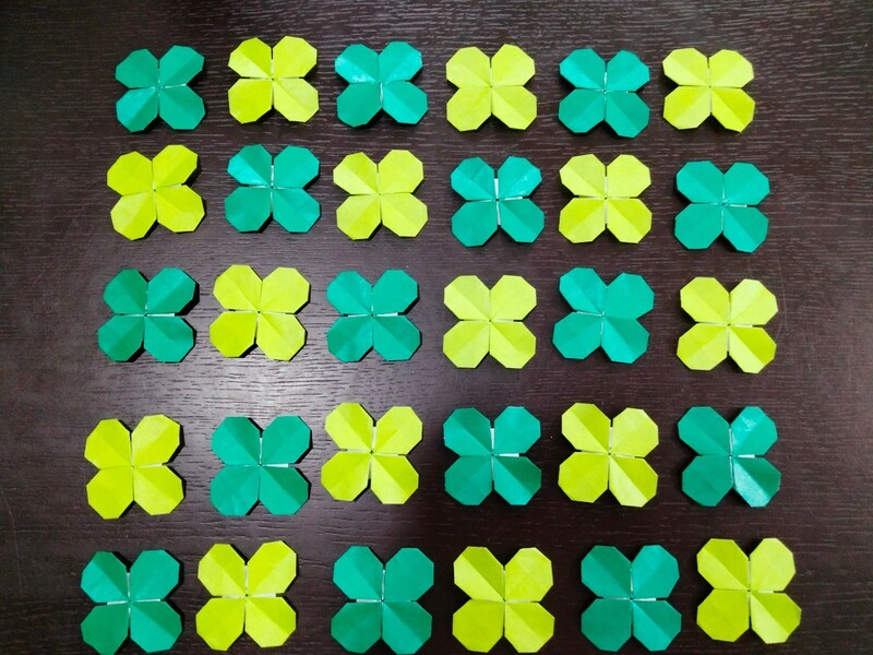手作りハンドメイドの折り紙で作った＊四つ葉のクローバー＊緑&うす緑30個セット #壁面飾り リース 素材