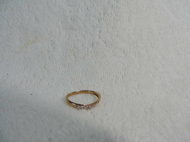 【値下げ交渉可】金210(5K)刻印あり女性指輪美品・カラーストーン付き・幅:約2ミリ・11号・総重量約 1.20g