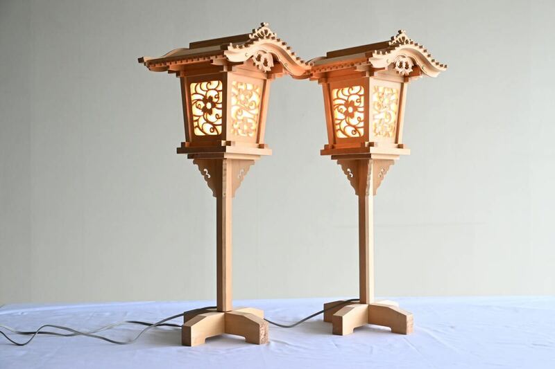 【やや美品】木製灯篭 和風照明 伝統 手作り インテリア スタンドライト モダンアート 和室装飾 テーブルランプ 無垢 日本 神棚