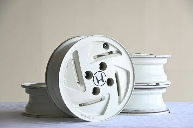 【骨董品】ヴィンテージ ホンダ タイヤホイール 白 HONDA レトロ 珍品 4 J×12 OFF 35 JIL T vintage car wheels collectible auto parts