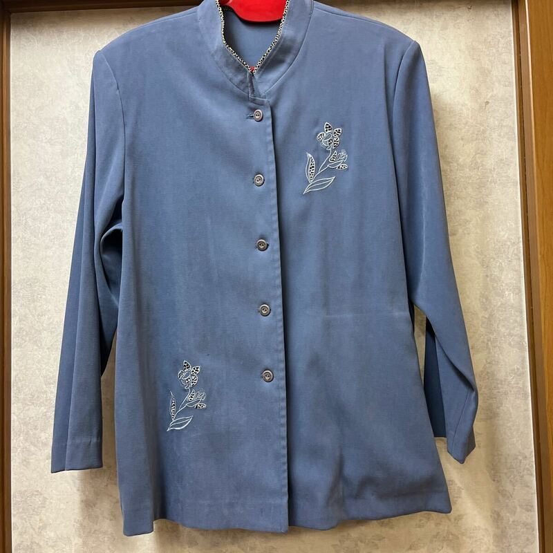 ★Expression★ジャケット 青ブルー 長袖 お花の刺繍がおしゃれ 内側にポケットあり 肩パッド付き L