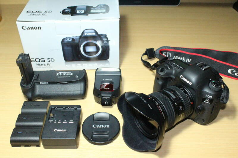 Canon EOS 5D Mark IV EF 17-40 レンズ付属・バッテリーグリップ・バッテリー3個・スピードライト・充電器付属