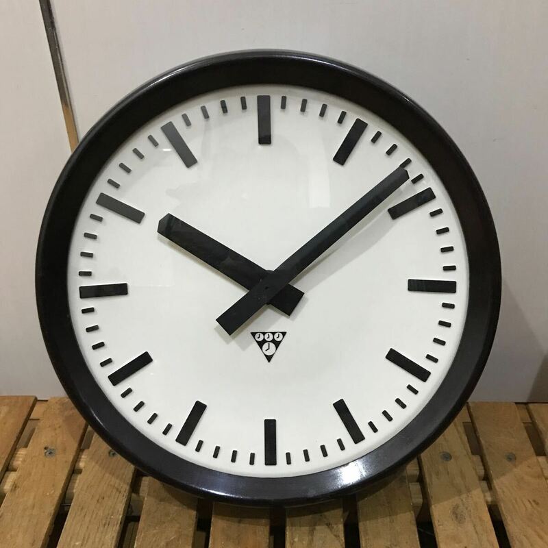 PRAGOTRON パラゴトロン クォーツ換装 シンプルデザイン壁掛け時計 ビンテージ！