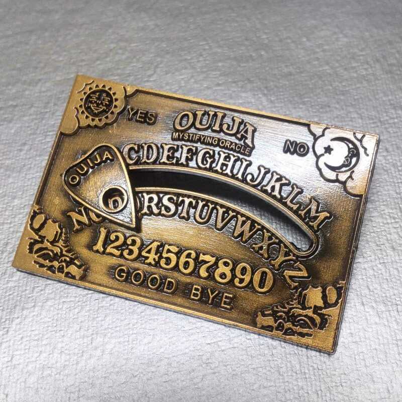 ウィジャボード ピンバッジ ピンズ■Ouija board コックリさん オカルト 降霊術 交霊術 ネクロノミコン 魔導書 悪魔崇拝 召喚 秘密結社