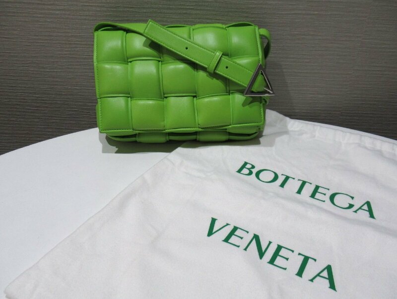 BOTTEGA VENETA ボッテガヴェネタ パデッドカセット 黄緑 イントレチャート ショルダーバッグ レザー 中古 ランクA BRB・バッグ・財布