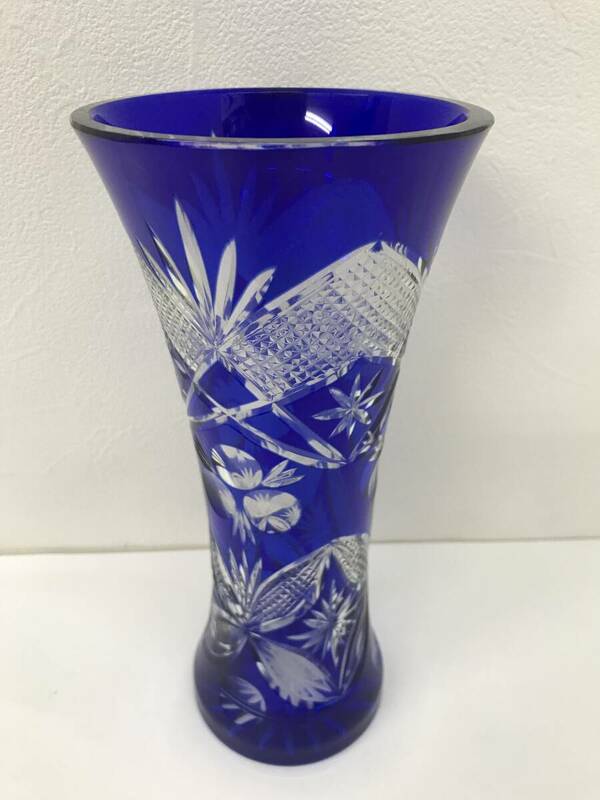 562　中古　切子花瓶　ガラス　切子　ブルー　創作ガラス　花器　インテリア　フラワベース　高さ22.5cm　径9.5cm　ジャンク（小傷あり）