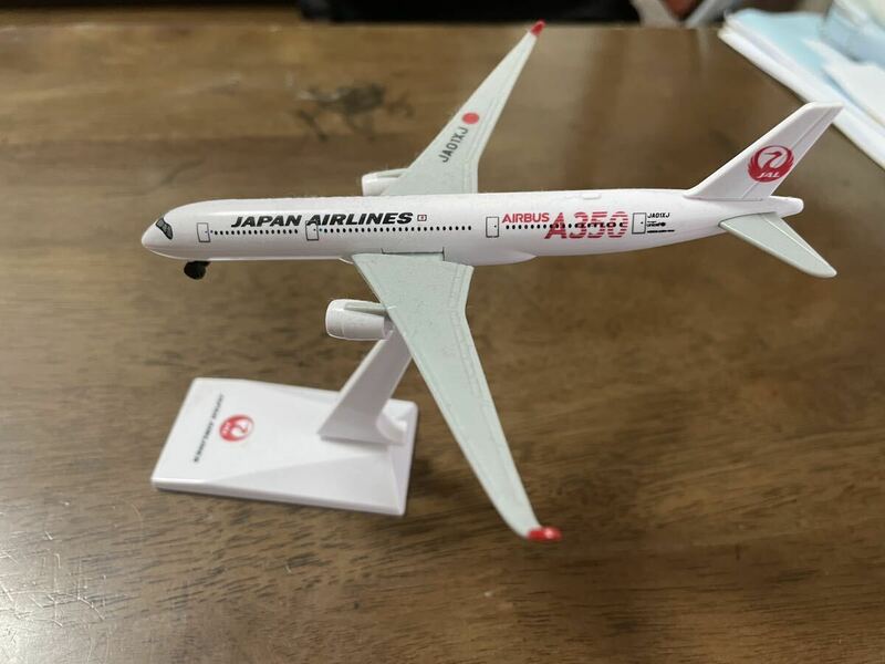 激安品　早い者勝ち　ミニチュア飛行機コレクション JAL JAPAN AIRLINES A350 非売品　美品　フィギュア