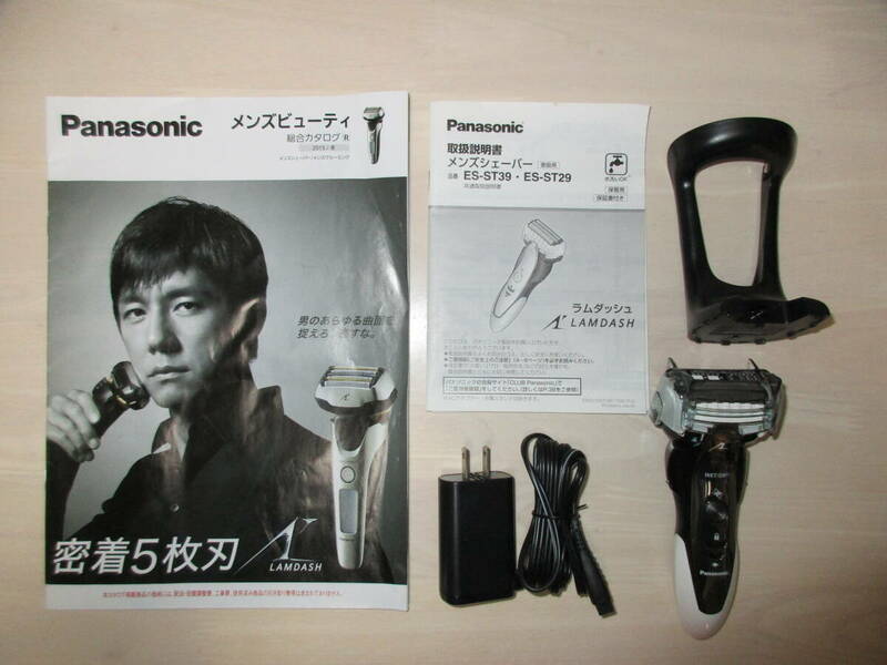 中古美品 Panasonic パナソニック ラムダッシュ メンズシェーバー ES-ST29-W 3枚刃 白 お風呂剃り可 高機能 短時間使用品 クリーニング済