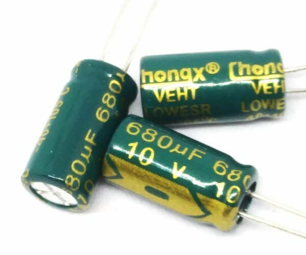 680uf 680μF 10V 105℃ 6×12 電解コンデンサー　3個組１セット