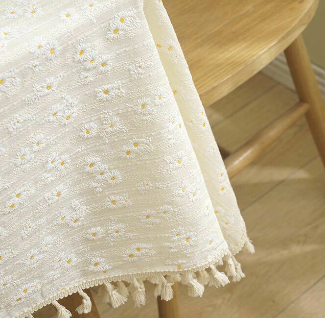 新品　テーブルクロス　マルチカバー　家具防塵カバー　60＊60 コスモス花柄　刺繍　可愛い　柔らかい　フリンジ付き　綿
