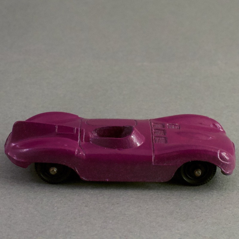アメリカ トゥスィトーイ（Tootsie Toy） ジャガー Purple Jaguar Chicago
