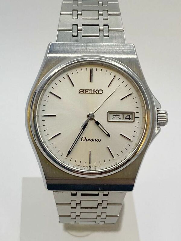 良品　SEIKO セイコー QZ 5H23-7D20 クロノス デイデイト シルバー文字盤 2ANT メンズ腕時計